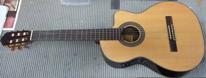 how to string classical guitar