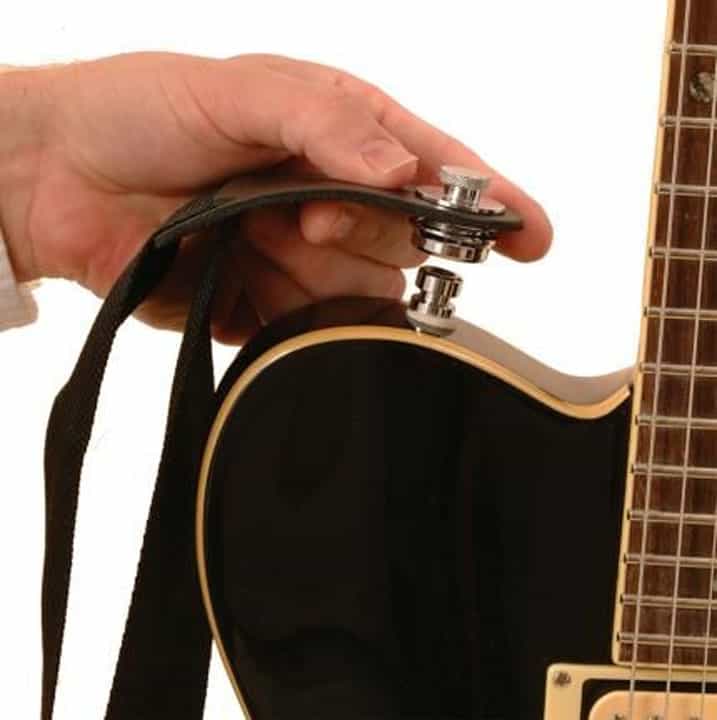 how to use guitar strap