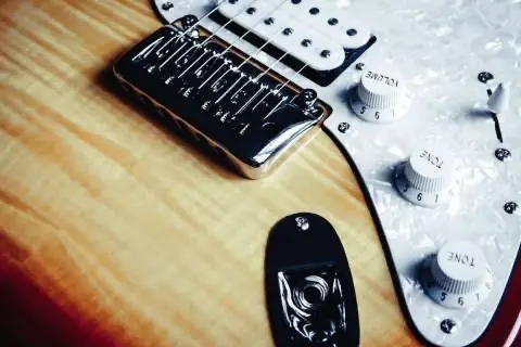 what are the knobs on a guitar